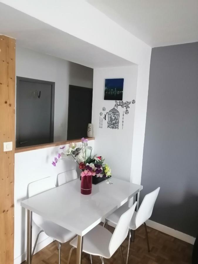 Chambre Dans Appartement A Niort Exterior foto